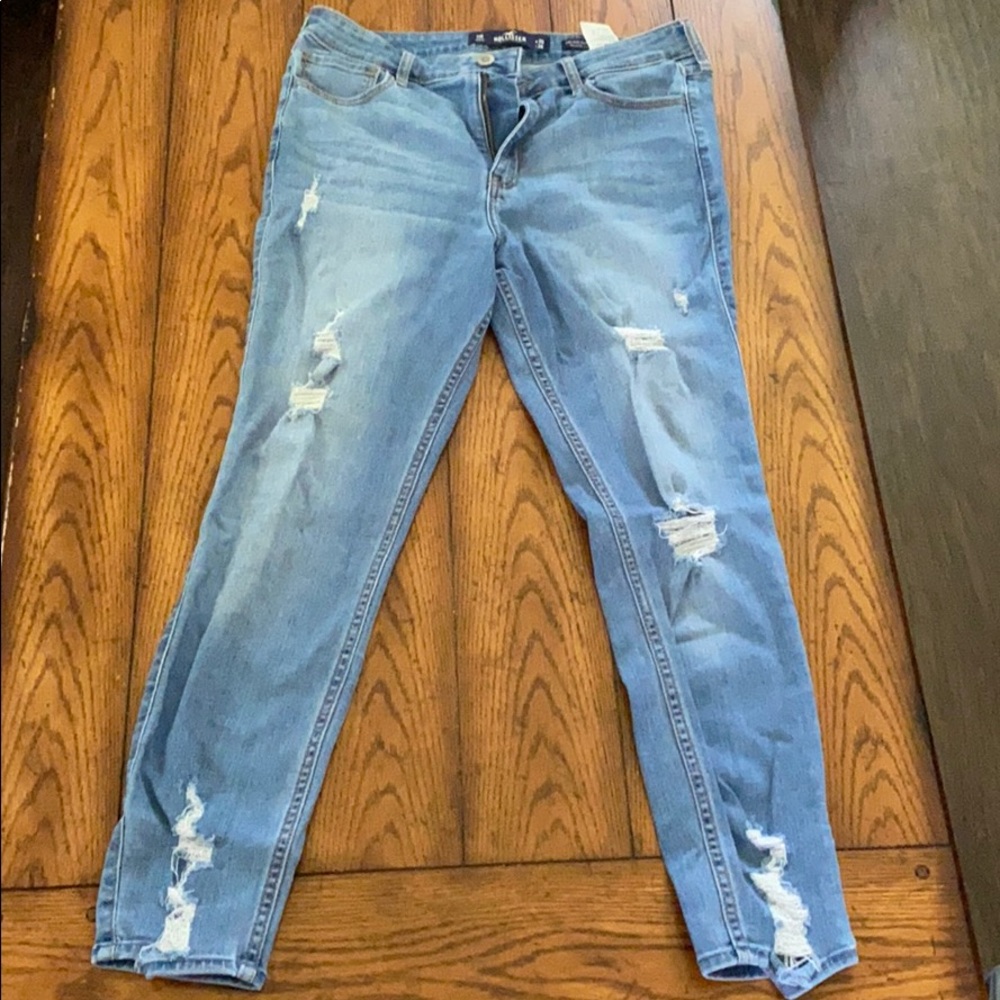 Hollister high/rise crop super skinny ripped jean